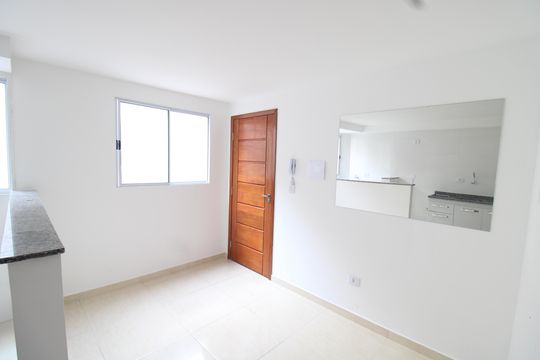 Sala/Cozinha  de apartamento para alugar com 1 quarto, 27m² em Vila Nivi, São Paulo