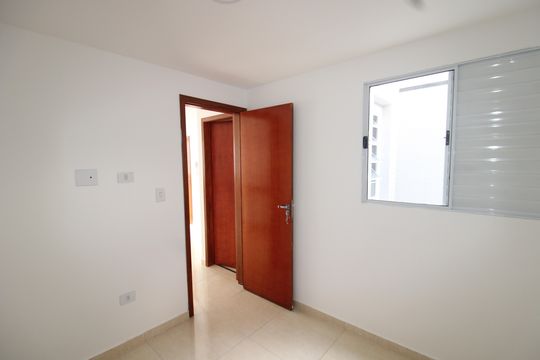 Quarto 1 de apartamento para alugar com 1 quarto, 27m² em Vila Nivi, São Paulo
