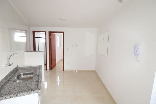 Sala/Cozinha de apartamento para alugar com 1 quarto, 25m² em Vila Nivi, São Paulo