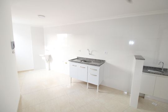 Sala/Cozinha de apartamento para alugar com 1 quarto, 25m² em Vila Nivi, São Paulo