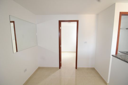 Sala/Cozinha de apartamento para alugar com 1 quarto, 23m² em Vila Nivi, São Paulo