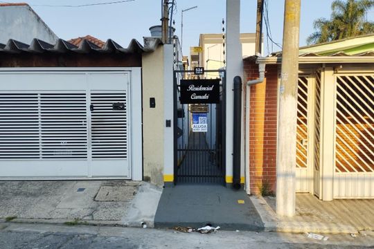 Fachada de apartamento para alugar com 1 quarto, 23m² em Vila Nivi, São Paulo