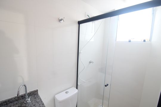 Banheiro de apartamento para alugar com 1 quarto, 27m² em Vila Nivi, São Paulo