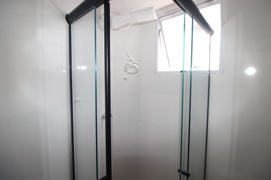 Banheiro de apartamento para alugar com 1 quarto, 25m² em Vila Nivi, São Paulo