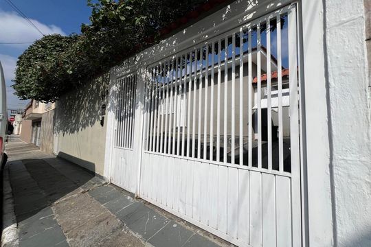 Fachada de casa à venda com 3 quartos, 257m² em Vila Constança, São Paulo