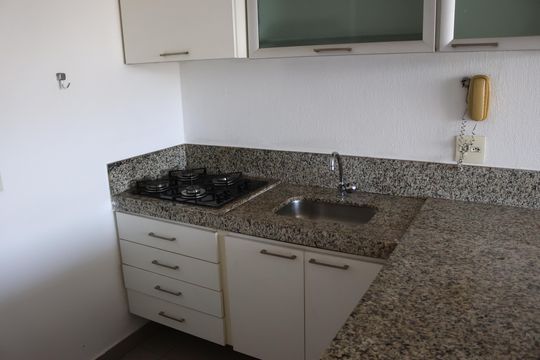 Cozinha de apartamento para alugar com 1 quarto, 36m² em Coração Eucarístico, Belo Horizonte