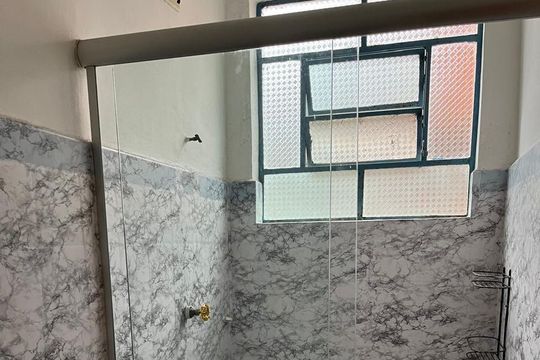 Banheiro de casa para alugar com 2 quartos, 140m² em Vila Penteado, São Paulo