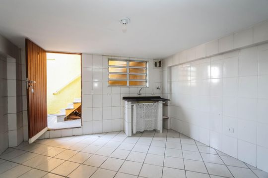 Cozinha de casa para alugar com 1 quarto, 40m² em Jardim Miriam, São Paulo