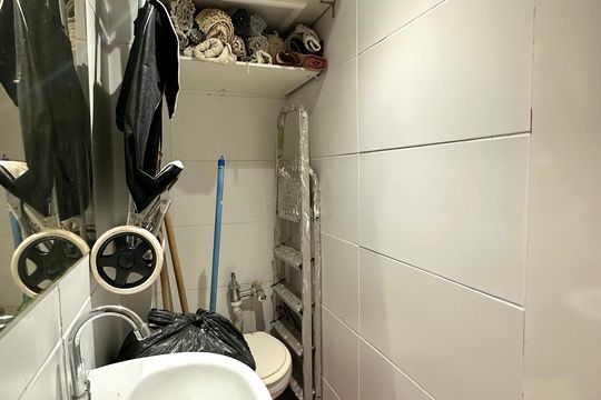 Banheiro de serviço de apartamento à venda com 3 quartos, 99m² em Copacabana, Rio de Janeiro