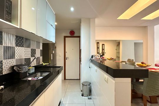 Cozinha de apartamento à venda com 3 quartos, 99m² em Copacabana, Rio de Janeiro