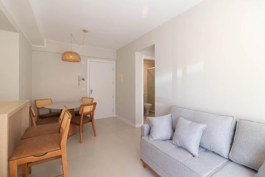 Sala de apartamento à venda com 2 quartos, 55m² em Santo Antônio, Porto Alegre