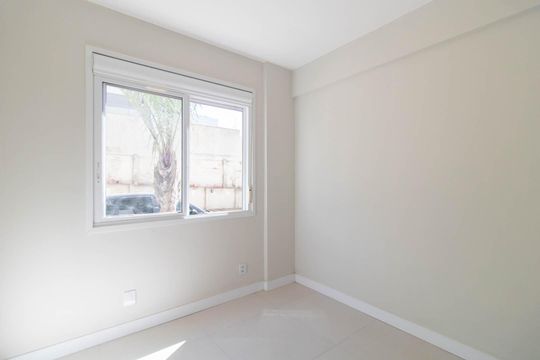 Quarto 1 de apartamento à venda com 2 quartos, 55m² em Santo Antônio, Porto Alegre