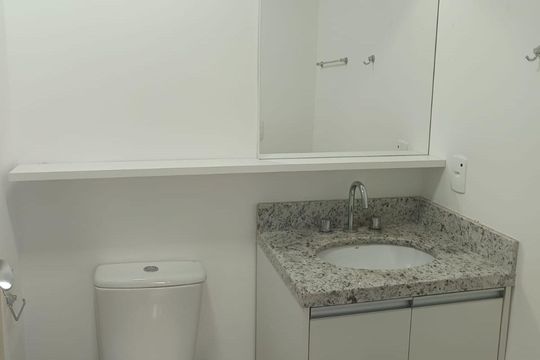 Banheiro da Suíte de apartamento para alugar com 2 quartos, 60m² em Cristo Redentor, Porto Alegre
