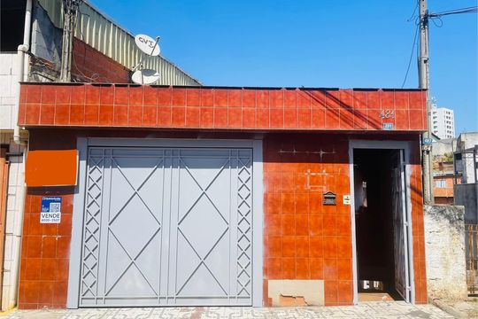 Placa instalada na fachada do imóvel de casa à venda com 1 quarto, 260m² em Jardim Dourado, Guarulhos