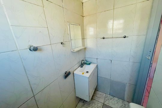 Banheiro 1 de casa à venda com 1 quarto, 260m² em Jardim Dourado, Guarulhos