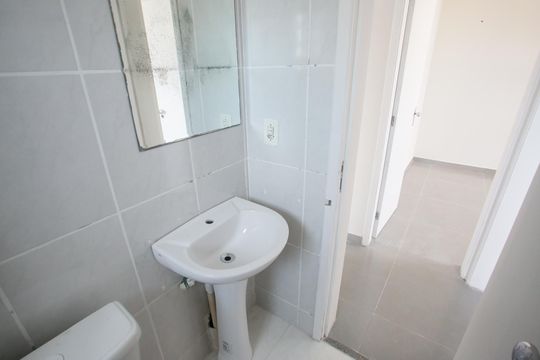 Banheiro Social de apartamento para alugar com 2 quartos, 90m² em Taquara, Rio de Janeiro
