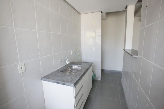 Cozinha de apartamento para alugar com 2 quartos, 90m² em Taquara, Rio de Janeiro