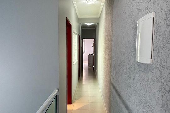 Corredor de casa à venda com 3 quartos, 134m² em Vila Pires, Santo André