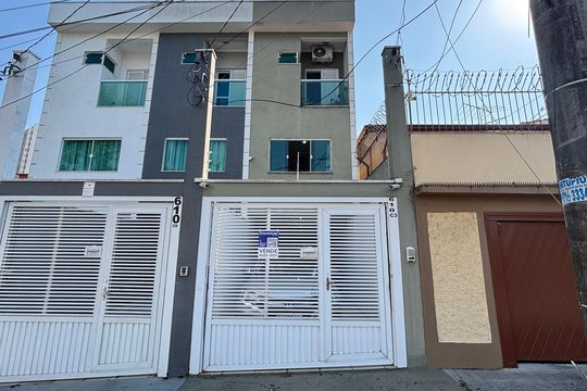 Fachada de casa à venda com 3 quartos, 134m² em Vila Pires, Santo André