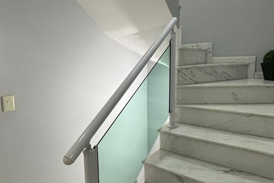 Escada de casa à venda com 3 quartos, 134m² em Vila Pires, Santo André