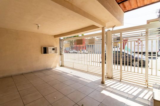 Garagem de casa à venda com 3 quartos, 299m² em Vila Itapegica, Guarulhos