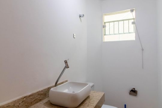 Banheiro de casa à venda com 3 quartos, 299m² em Vila Itapegica, Guarulhos