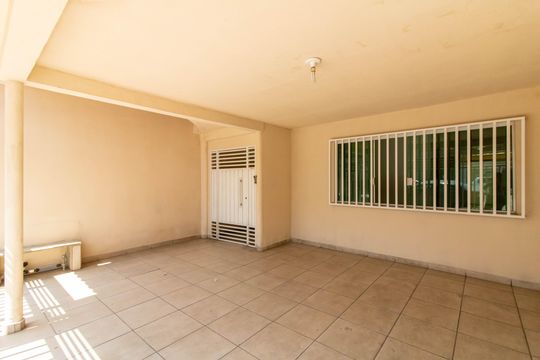 Garagem de casa à venda com 3 quartos, 299m² em Vila Itapegica, Guarulhos