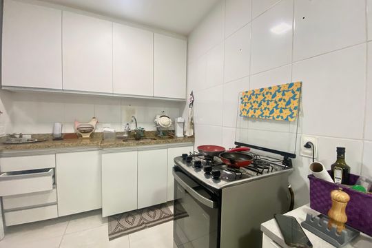 Cozinha de apartamento para alugar com 2 quartos, 75m² em Copacabana, Rio de Janeiro