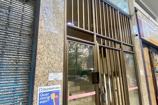 Placa de apartamento para alugar com 2 quartos, 75m² em Copacabana, Rio de Janeiro