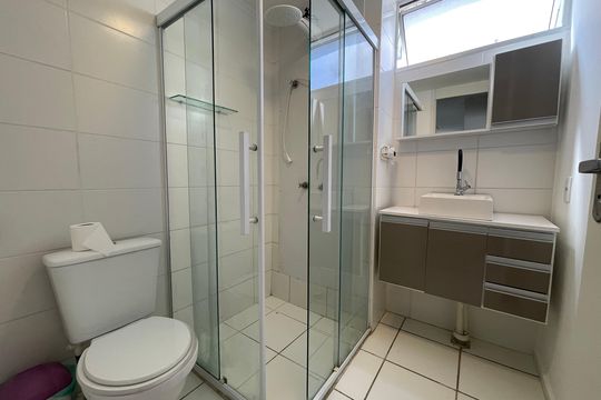 Banheiro de apartamento à venda com 2 quartos, 44m² em Parque Ipe, São Paulo