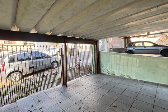 Garagem de casa à venda com 2 quartos, 98m² em Vila Pires, Santo André