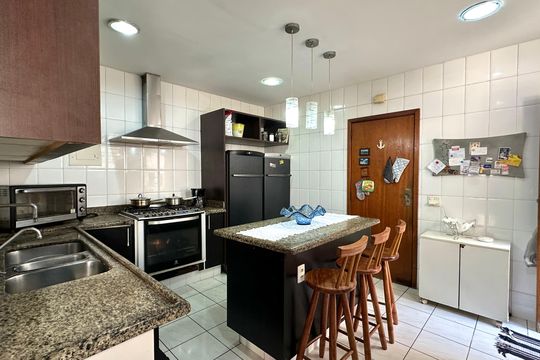 Cozinha de apartamento à venda com 4 quartos, 185m² em Copacabana, Rio de Janeiro