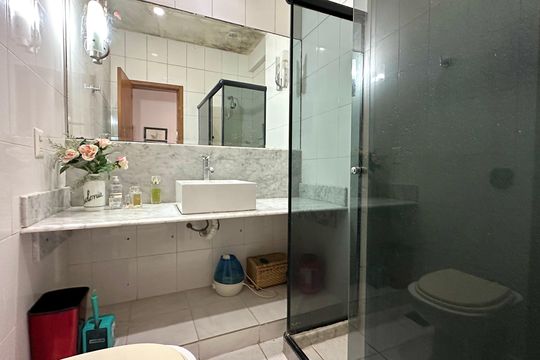 Banheiro Social de apartamento à venda com 4 quartos, 185m² em Copacabana, Rio de Janeiro