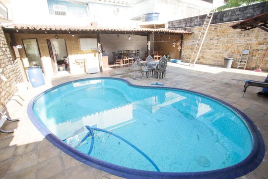 Piscina de casa à venda com 4 quartos, 219m² em Curicica, Rio de Janeiro