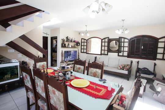 Sala de casa à venda com 4 quartos, 219m² em Curicica, Rio de Janeiro