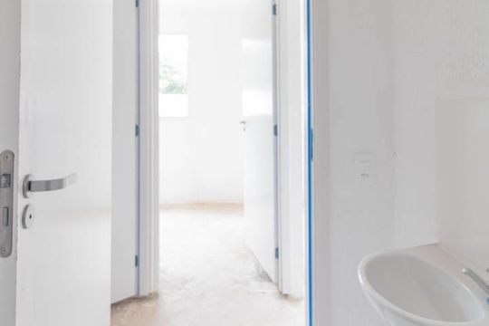 Banheiro de apartamento à venda com 2 quartos, 42m² em Ipanema, Porto Alegre