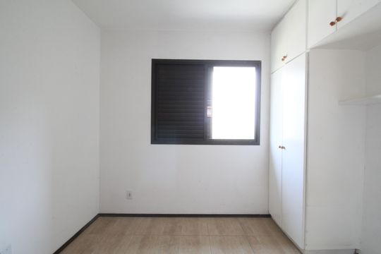 Quarto de apartamento à venda com 1 quarto, 42m² em Vila Suzana, São Paulo