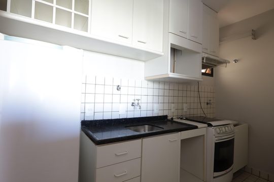 Cozinha de apartamento para alugar com 1 quarto, 34m² em Vila Suzana, São Paulo