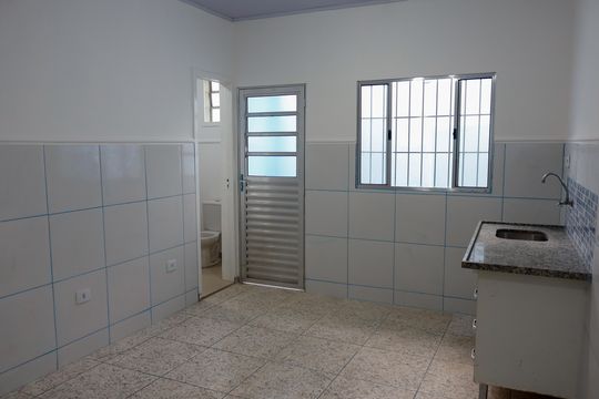 Cozinha de casa para alugar com 2 quartos, 47m² em Bussocaba, Osasco