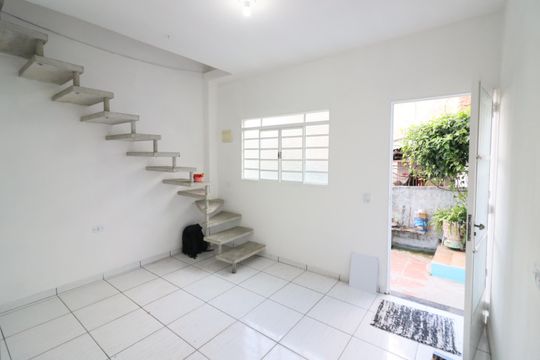 Sala de casa para alugar com 2 quartos, 47m² em Bussocaba, Osasco