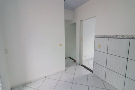 Cozinha e Área de Serviço de casa para alugar com 2 quartos, 47m² em Bussocaba, Osasco
