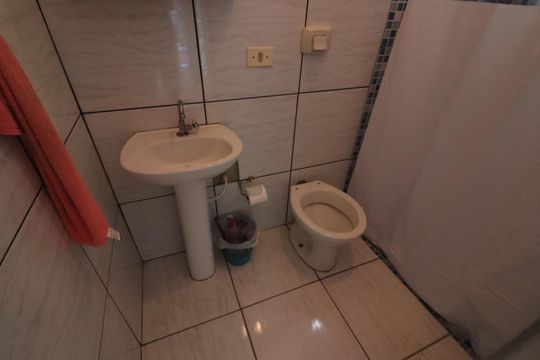Banheiro da Suíte  de casa para alugar com 2 quartos, 47m² em Bussocaba, Osasco