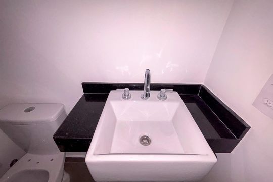Banheiro de kitnet/studio à venda com 1 quarto, 25m² em Cerqueira César, São Paulo