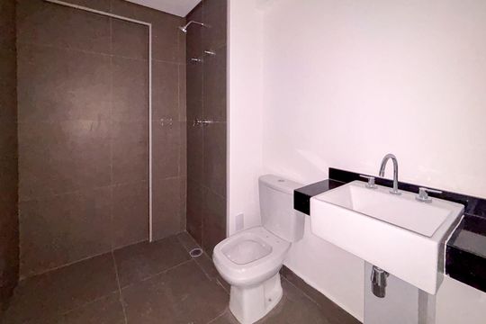 Banheiro de kitnet/studio à venda com 1 quarto, 25m² em Cerqueira César, São Paulo