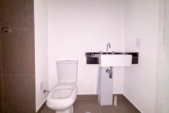 Banheiro de kitnet/studio à venda com 1 quarto, 20m² em Cerqueira César, São Paulo