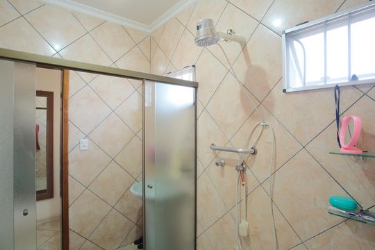 Banheiro da Suíte de casa para alugar com 2 quartos, 100m² em Vila Nova Savoia, São Paulo