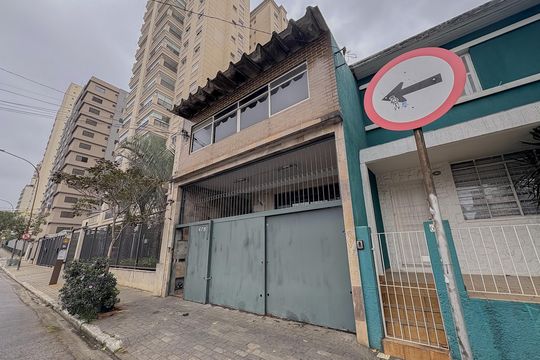 Fachada de casa à venda com 2 quartos, 177m² em Vila Clementino, São Paulo