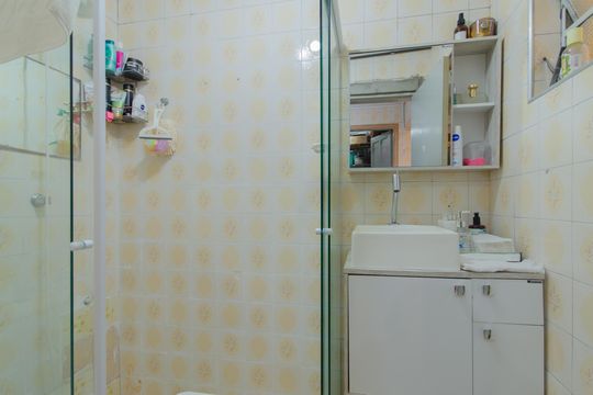 Banheiro de serviço de casa à venda com 2 quartos, 177m² em Vila Clementino, São Paulo