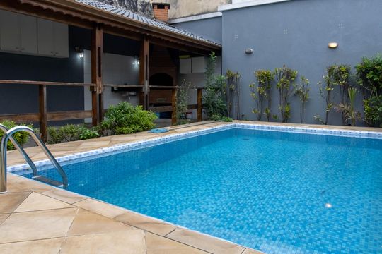 Piscina de casa à venda com 3 quartos, 299m² em Jardim Santa Mena, Guarulhos