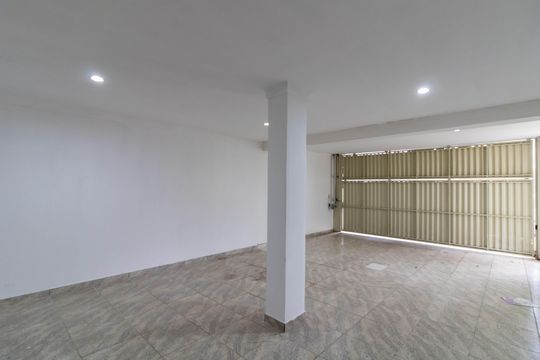 Garagem de casa à venda com 3 quartos, 299m² em Jardim Santa Mena, Guarulhos
